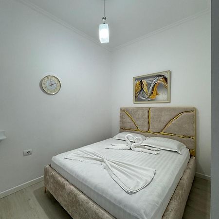 Solei Apartments Sarandë Esterno foto