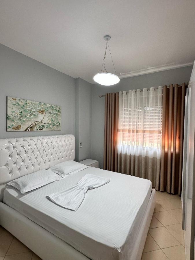 Solei Apartments Sarandë Esterno foto