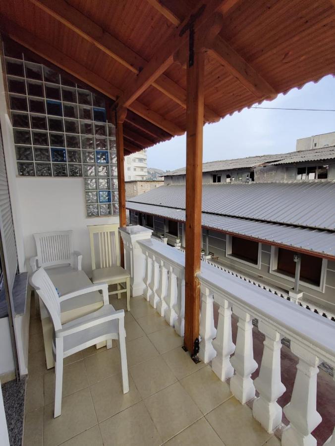Solei Apartments Sarandë Esterno foto