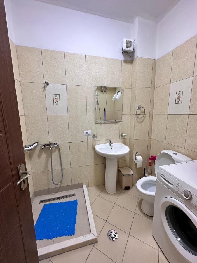 Solei Apartments Sarandë Esterno foto