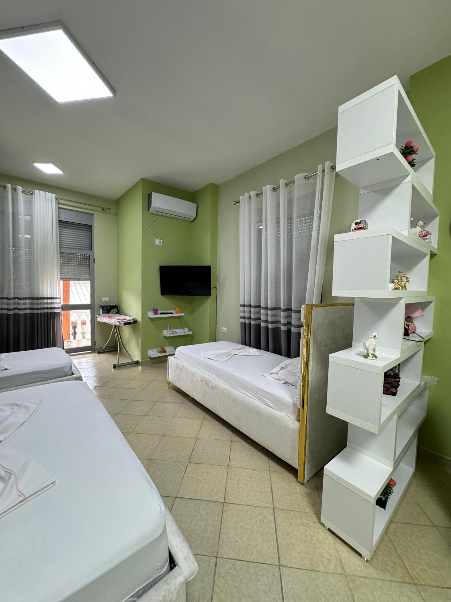 Solei Apartments Sarandë Esterno foto