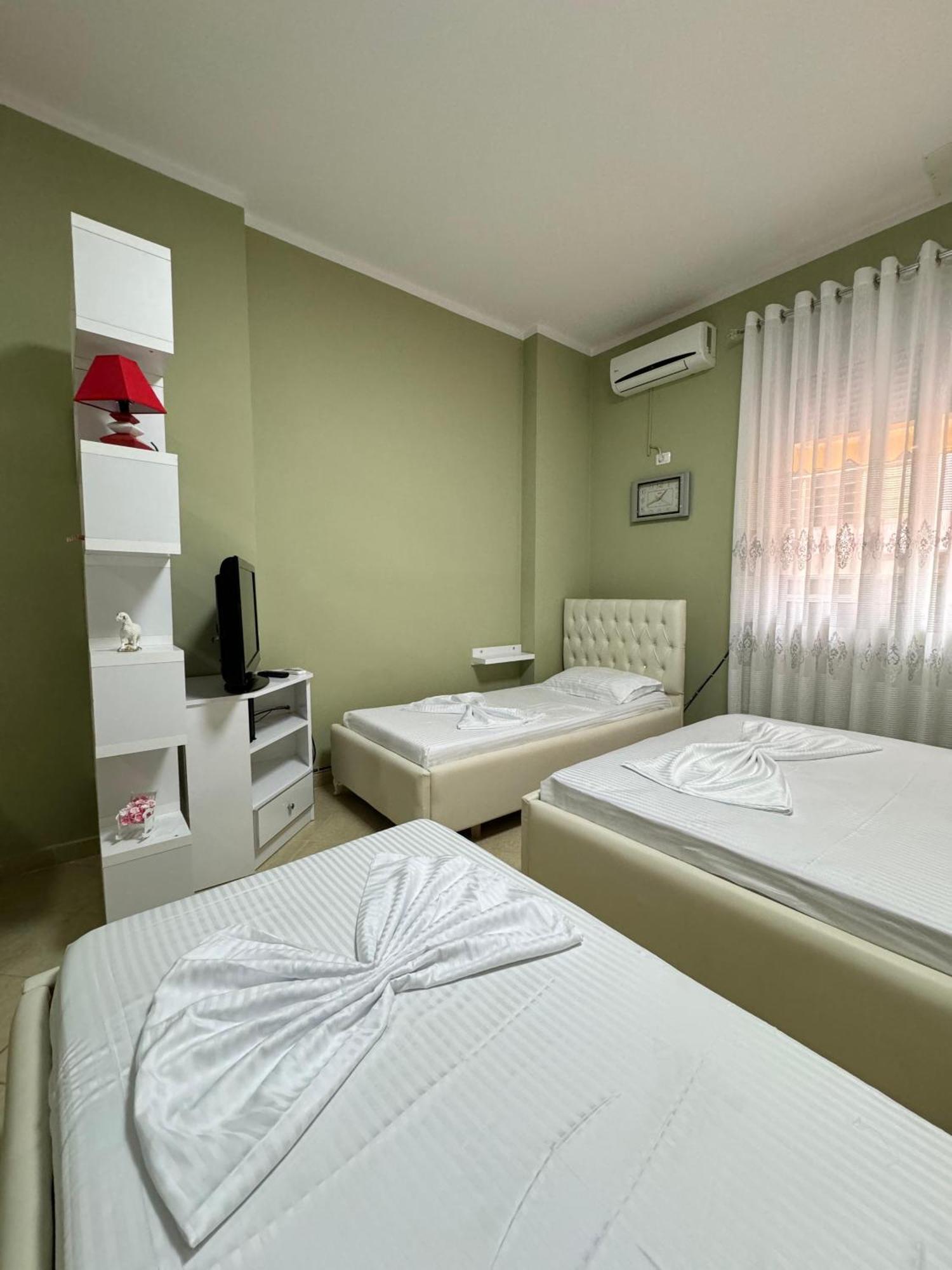 Solei Apartments Sarandë Esterno foto