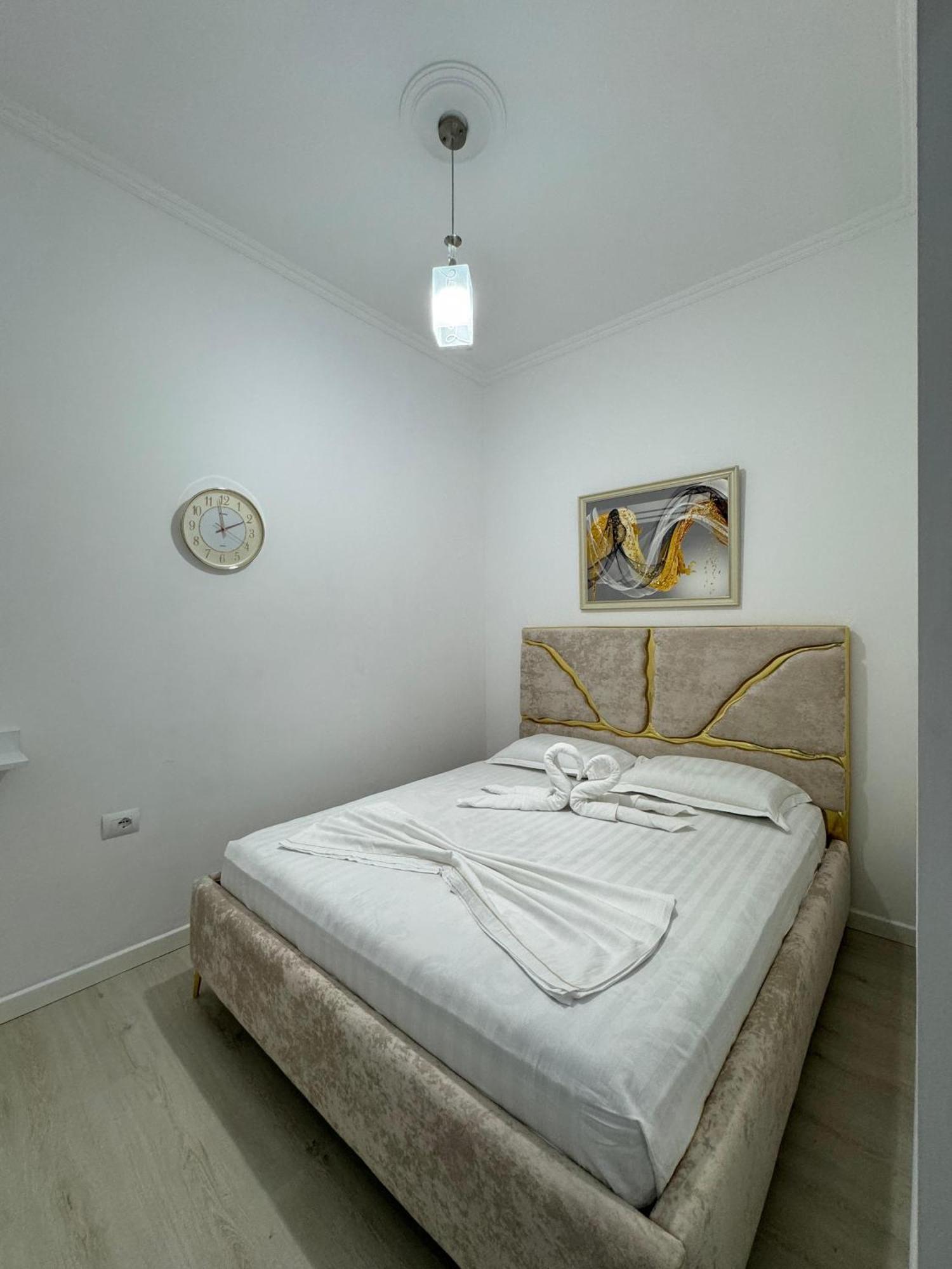 Solei Apartments Sarandë Esterno foto