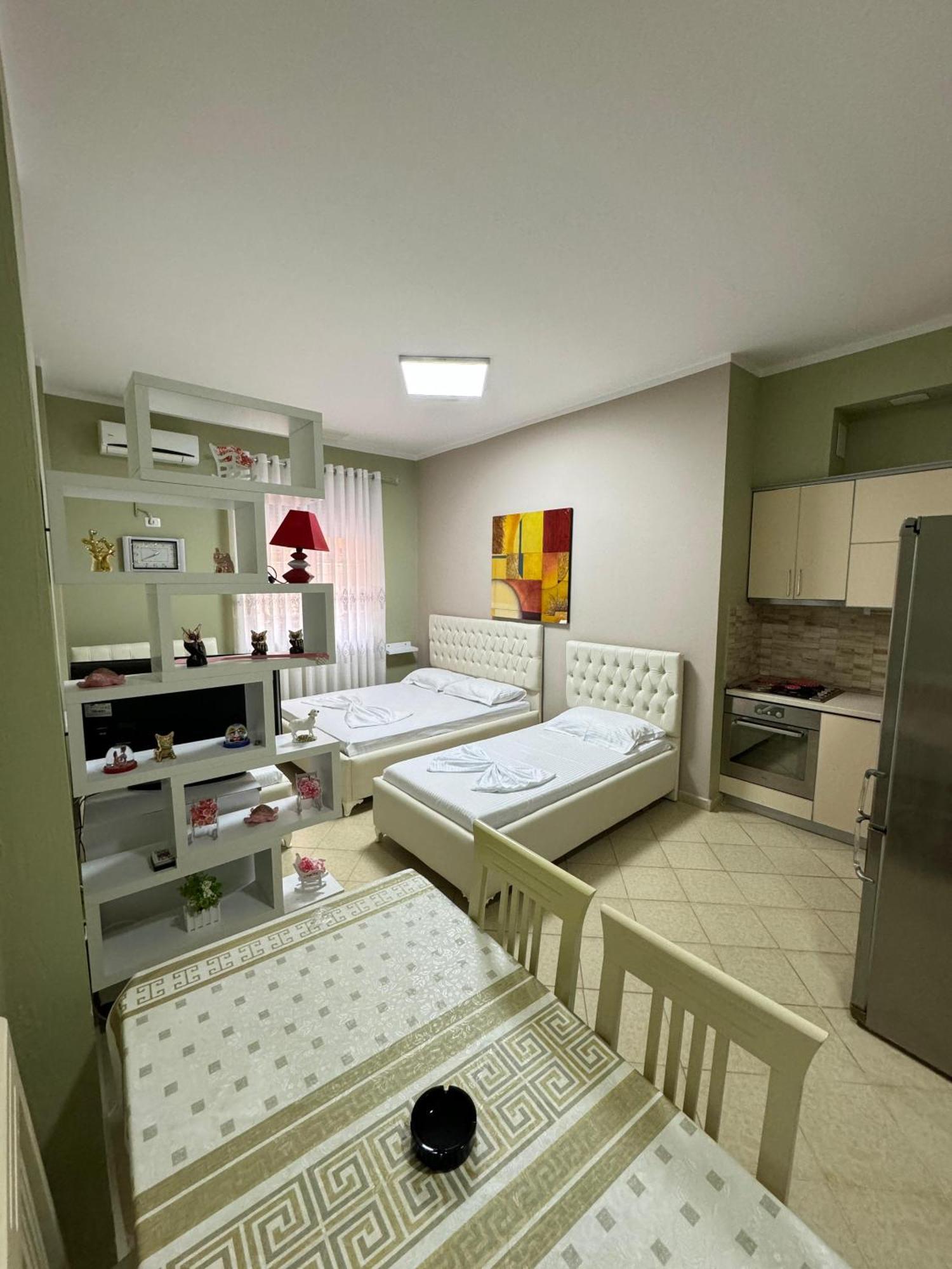 Solei Apartments Sarandë Esterno foto
