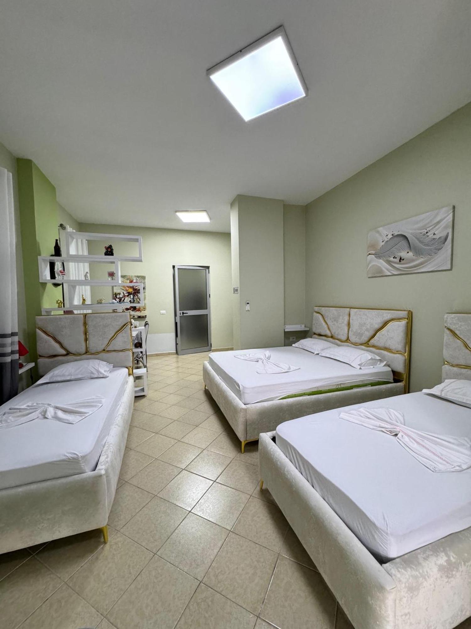 Solei Apartments Sarandë Esterno foto
