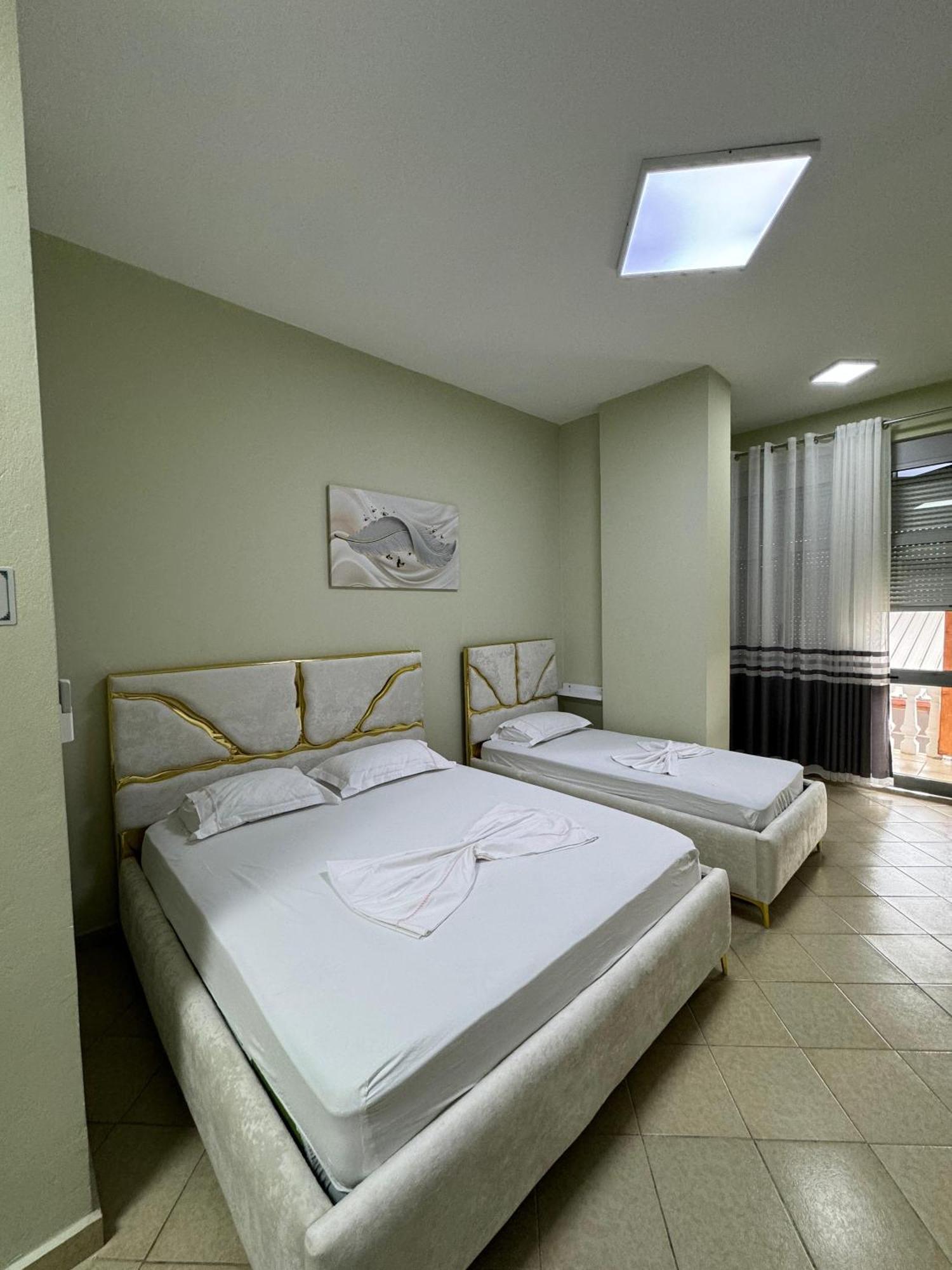 Solei Apartments Sarandë Esterno foto