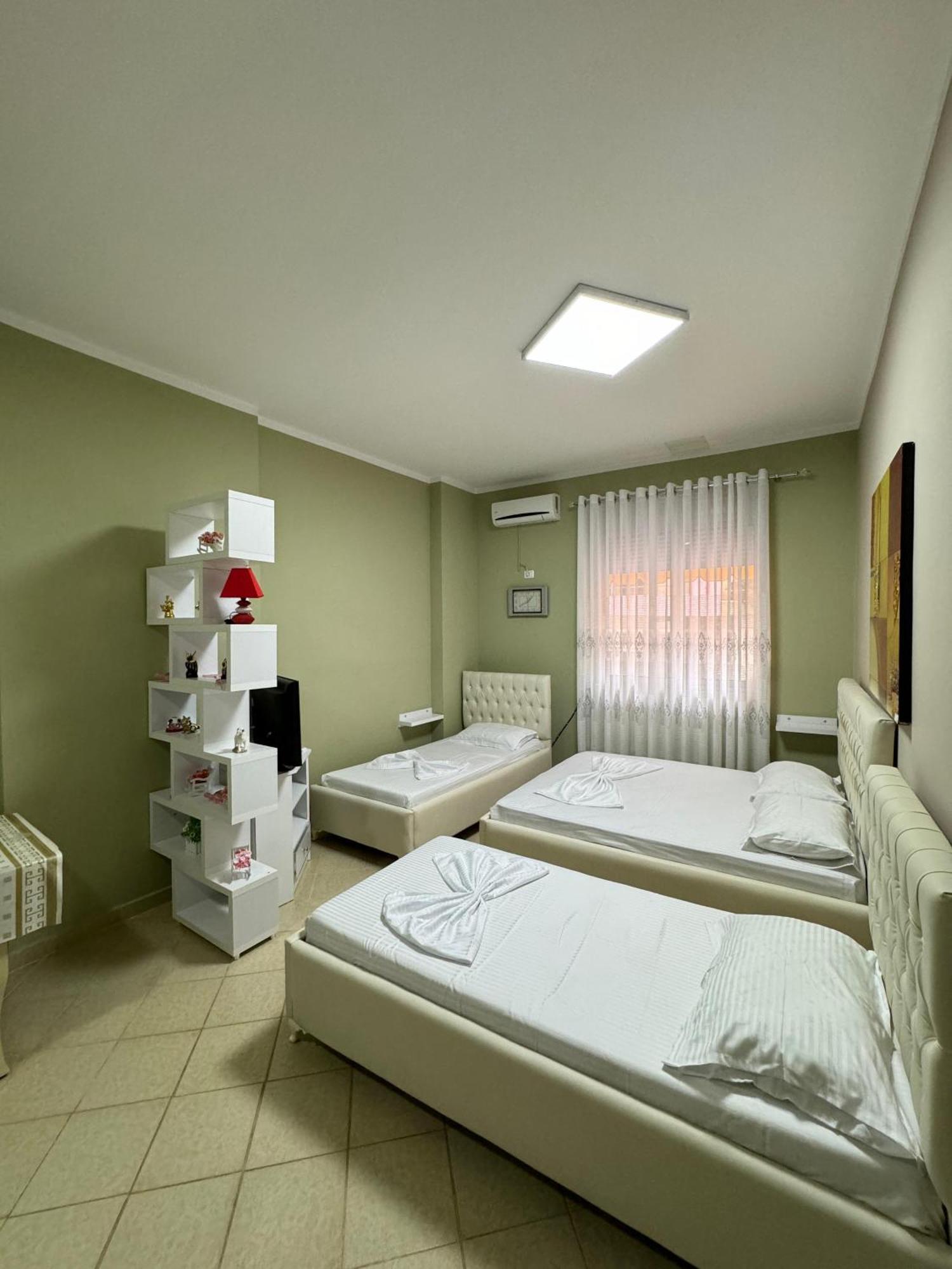 Solei Apartments Sarandë Esterno foto
