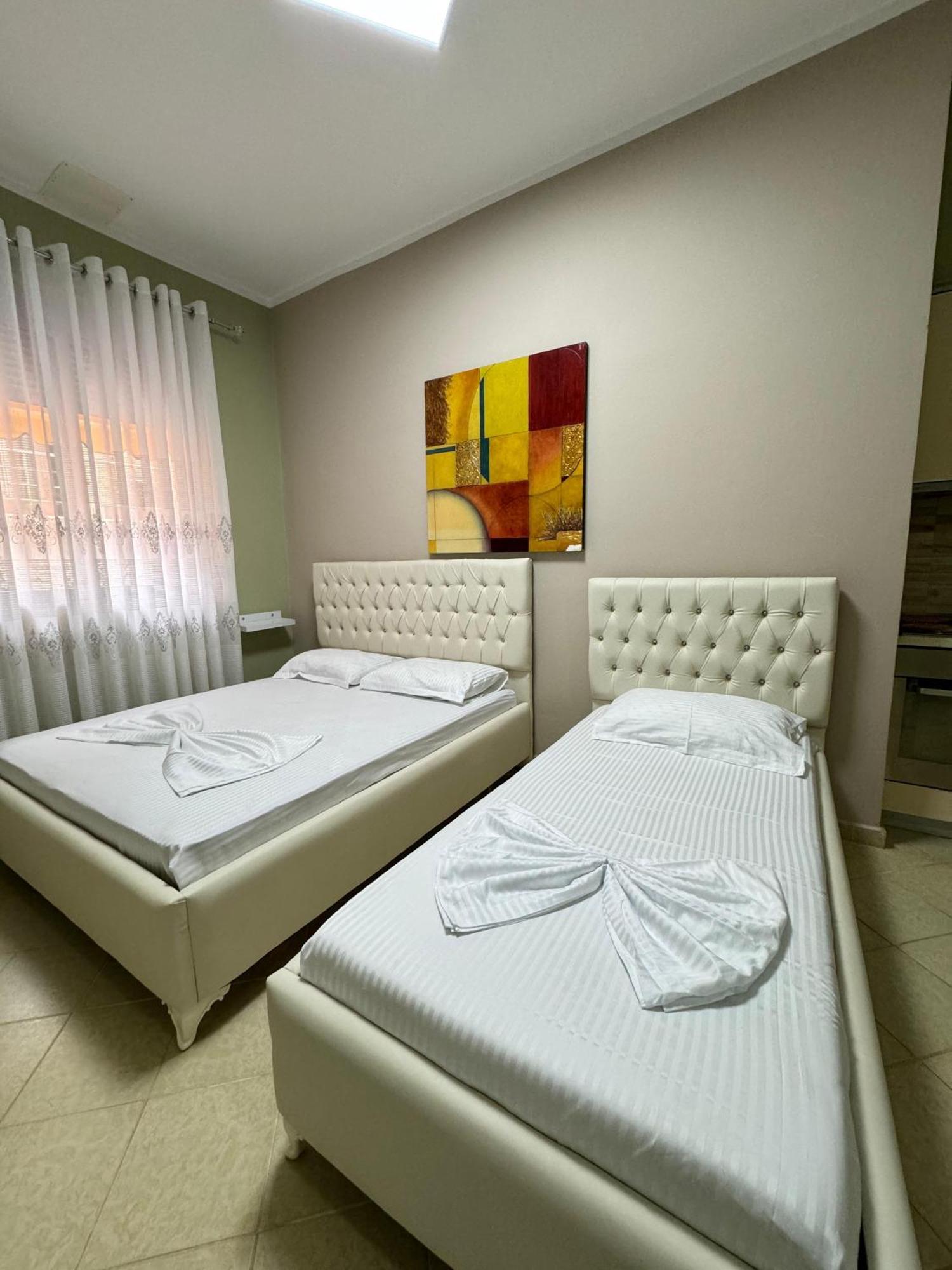 Solei Apartments Sarandë Esterno foto