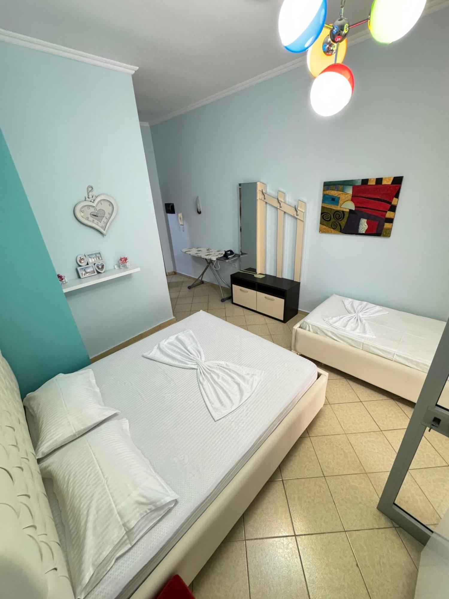 Solei Apartments Sarandë Esterno foto